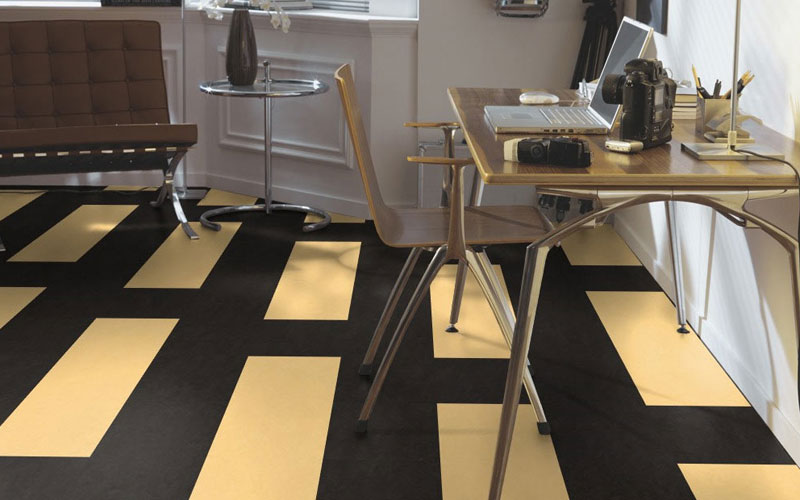 Мармолеум Forbo Marmoleum click Raven 633209 фото в интерьере